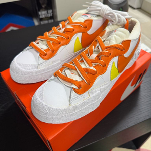 나이키 사카이 블레이저 로우 오렌지/화이트 미착용