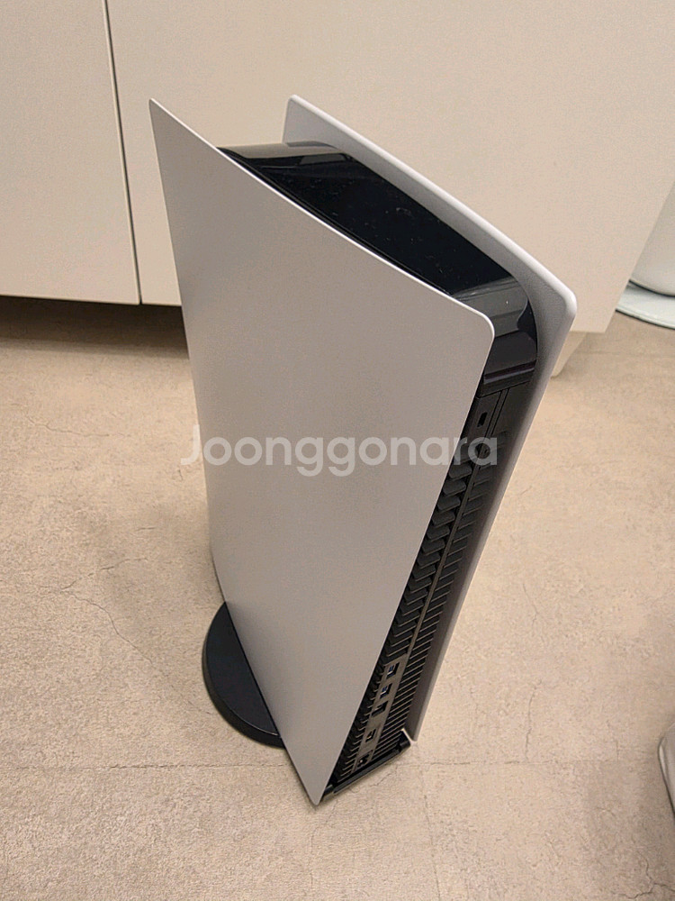 PS5 초기버전 본체/수직스탠드/컨트롤러/전원케이블--1