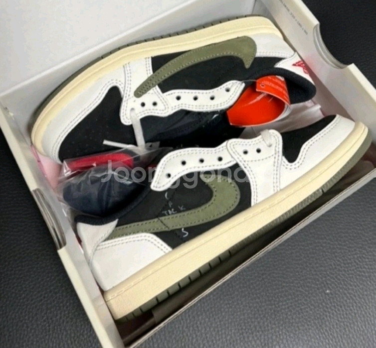 트래비스 스캇 x나이키에어조던1로우 200--0