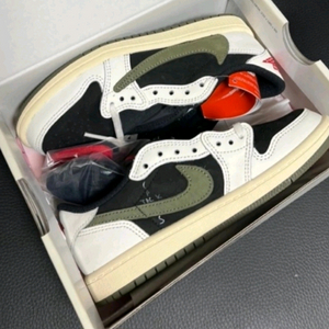 트래비스 스캇 x나이키에어조던1로우 200