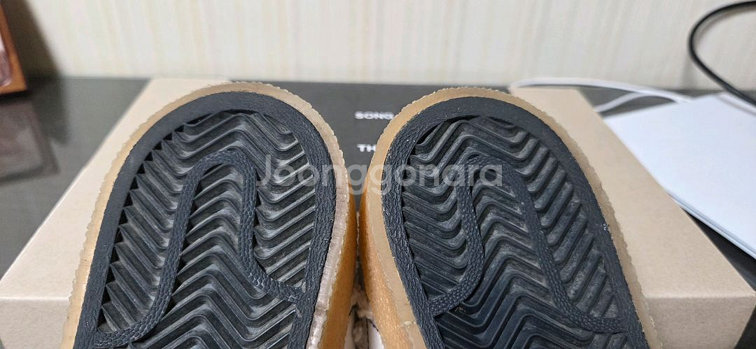 송포더뮤트x아디다스 캠퍼스 80s 화이트--2