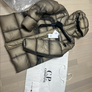 cp컴퍼니 24fw DD shell 롱패딩 S사이즈