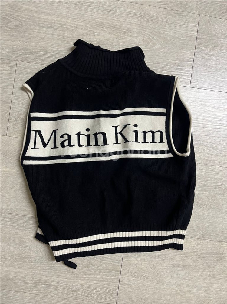 [새제품] 마뗑킴 니트 베스트 (S)--0