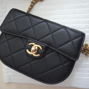 샤넬 시즌백 문백 메신저백 미니 블랙 정품 31번대