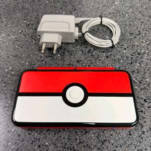 닌텐도 2DS XL 몬스터볼 에디션