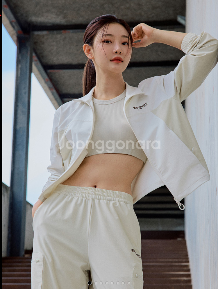 디스커버리 여성 우븐 트레이닝 자켓 95 8만원 팝니다--0