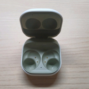 버즈 2 올리브 본체 판매합니다