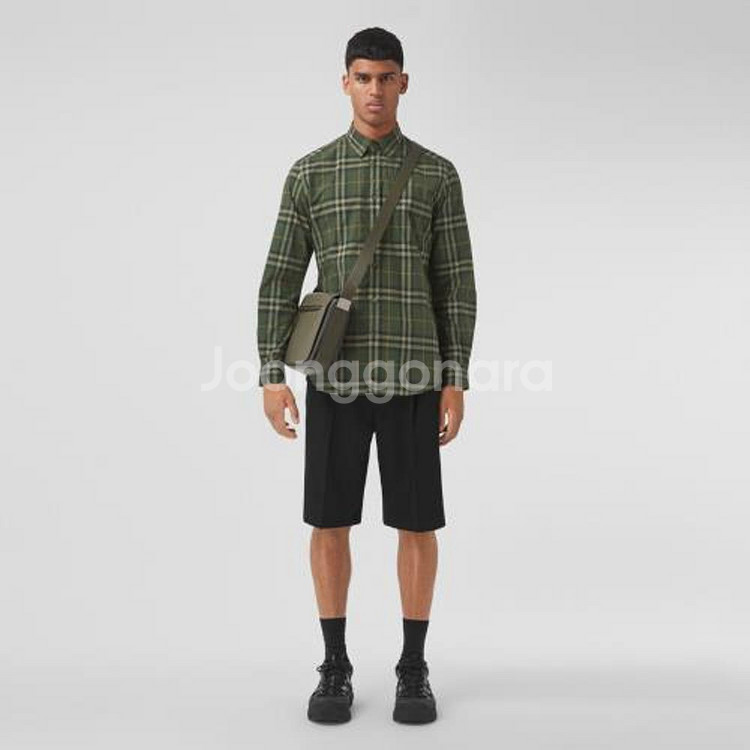 버버리 체크 코튼 포플린 셔츠 딥그린 팝니다.--0