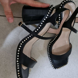 슈콤마보니 구슬 장식 샌들 225 검정