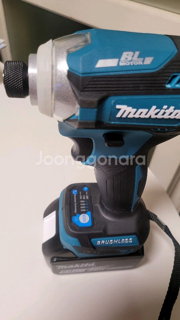 임팩드릴 무선 충전드릴 18V 팝니다.--0