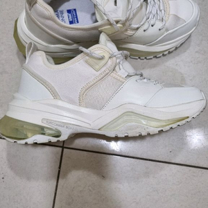 슈콤마보니 운동화 225 흰색