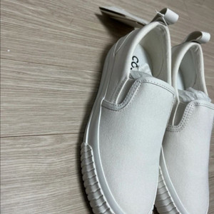 COS 스니커즈 화이트 40사이즈