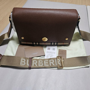 버버리 빈티지 체크 노트 크로스바디백 탄베이지 65만원