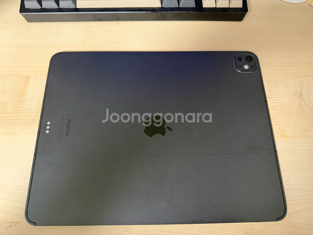 아이패드 프로 13 M4 256GB 셀룰러 + 매직키보--1