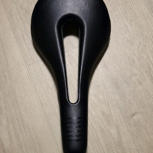 (급매) 라파(Rapha) 풀카본 초경량 안장