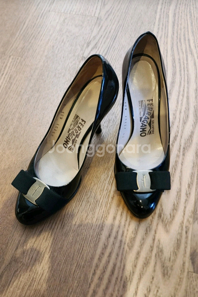 페레가모 Ferragamo 페이턴트 애나멜 리본 구두--1