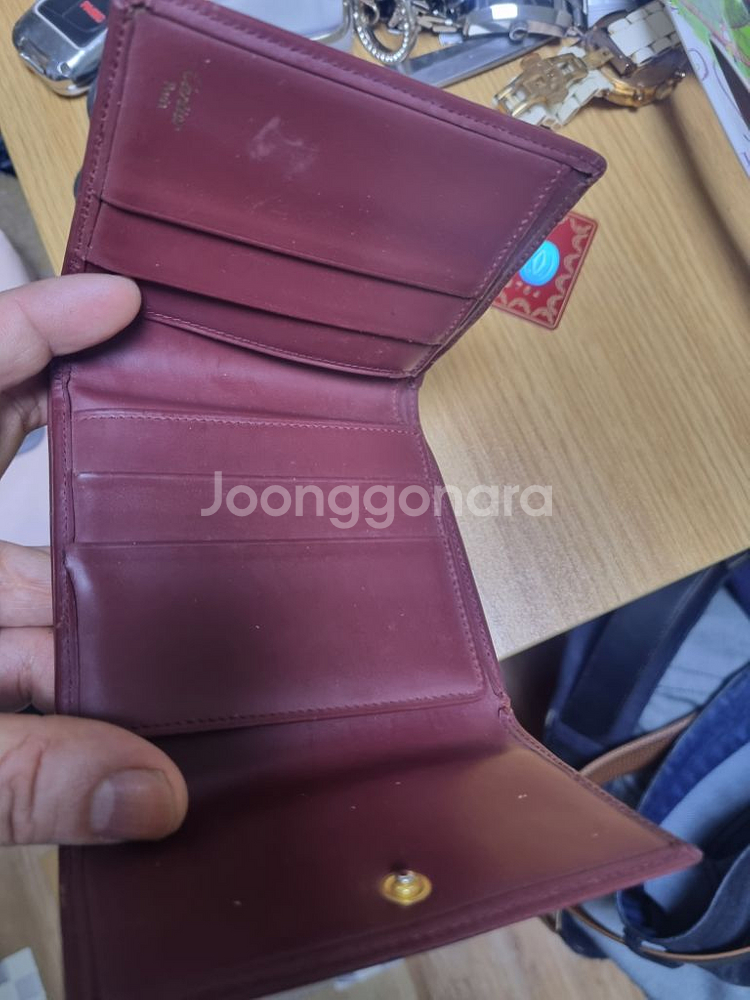 까르띠에 지갑 버건디 팝니다--1