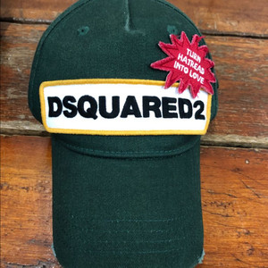 디스퀘어드2 모자
