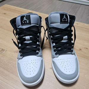 조던1 미드 라이트 스모크 그레이 255 입니다 이미지