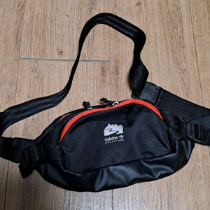 아디다스 힙색 가방 1만5천원