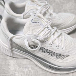 다이나핏 러닝화 피스테런 레이서 235