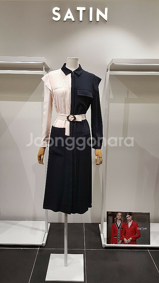 [에스블랑]유인나 착용 샤틴 배색 플리츠 원피스 스커트--0