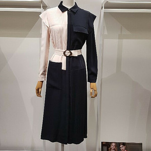 [에스블랑]유인나 착용 샤틴 배색 플리츠 원피스 스커트