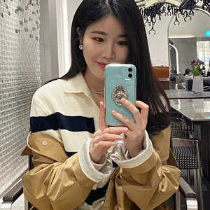 아비에무아 오픈 칼라 스트라이프 스웨터