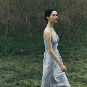 (강민경 착용) 아비에무아 셔링 슬립 드레스