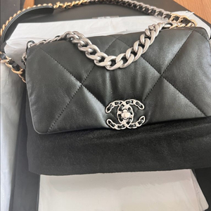 샤넬 19백 미듐 은장