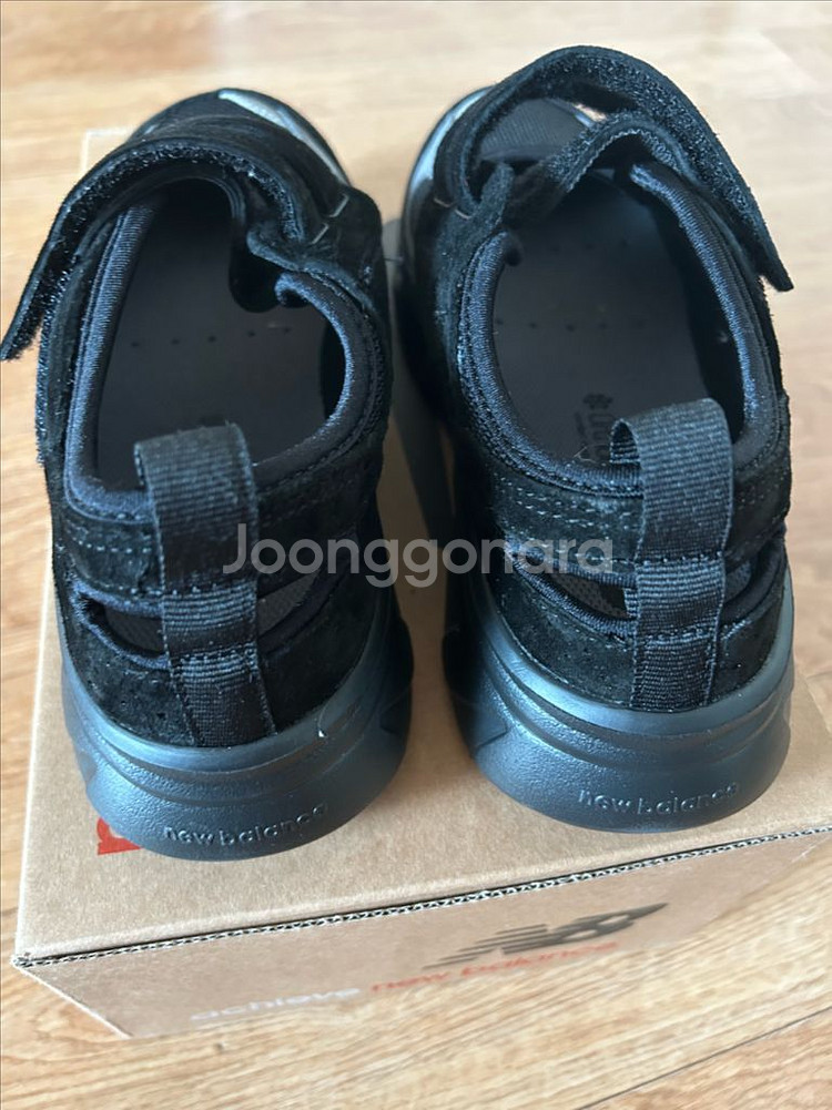 뉴발란스 스니커즈 220,225사이즈 새상품 판매합니다--3