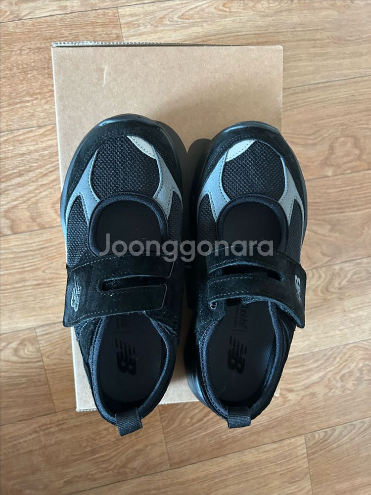 뉴발란스 스니커즈 220,225사이즈 새상품 판매합니다--1