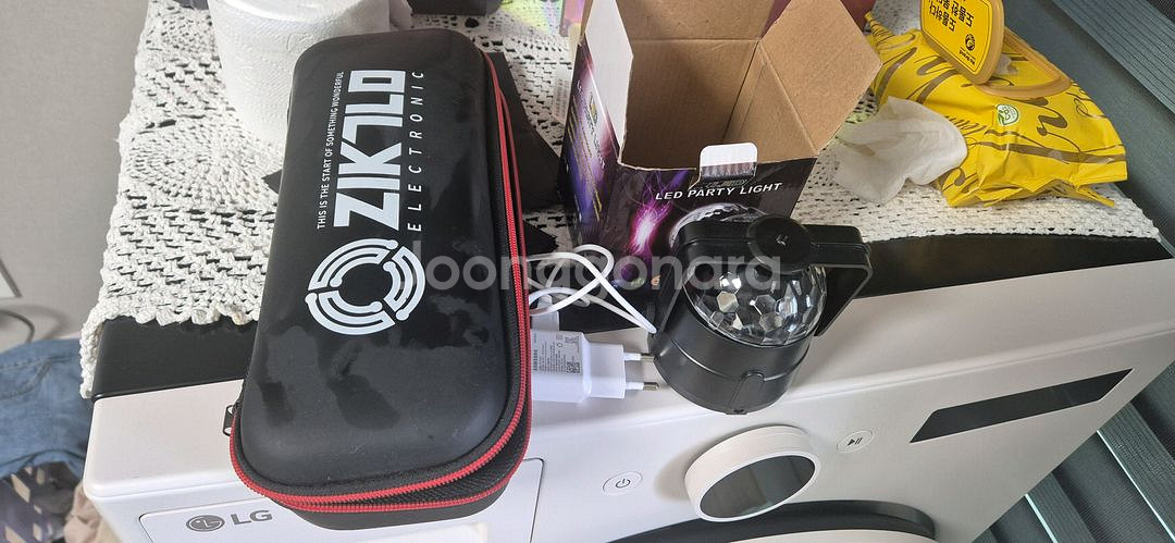 마이크(블루투스 노래방)와 휴대용 조명 팔아요--1