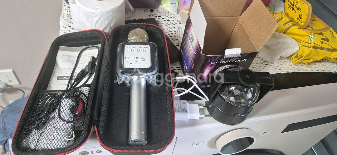 마이크(블루투스 노래방)와 휴대용 조명 팔아요--0