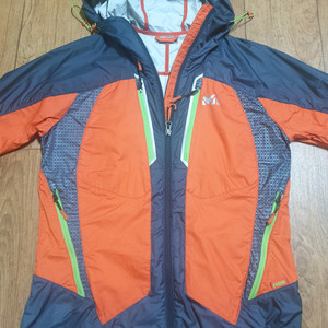 밀레 아웃도어 바람막이 90 사이즈입니다