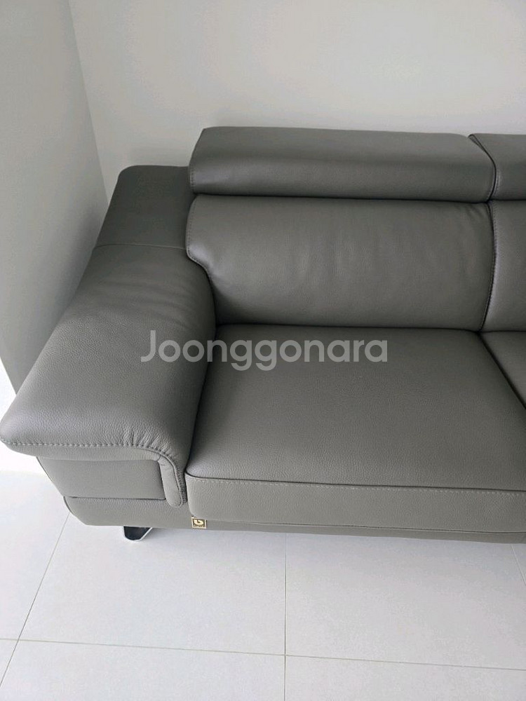 다우닝 3~4인용 올 통가죽쇼파--1