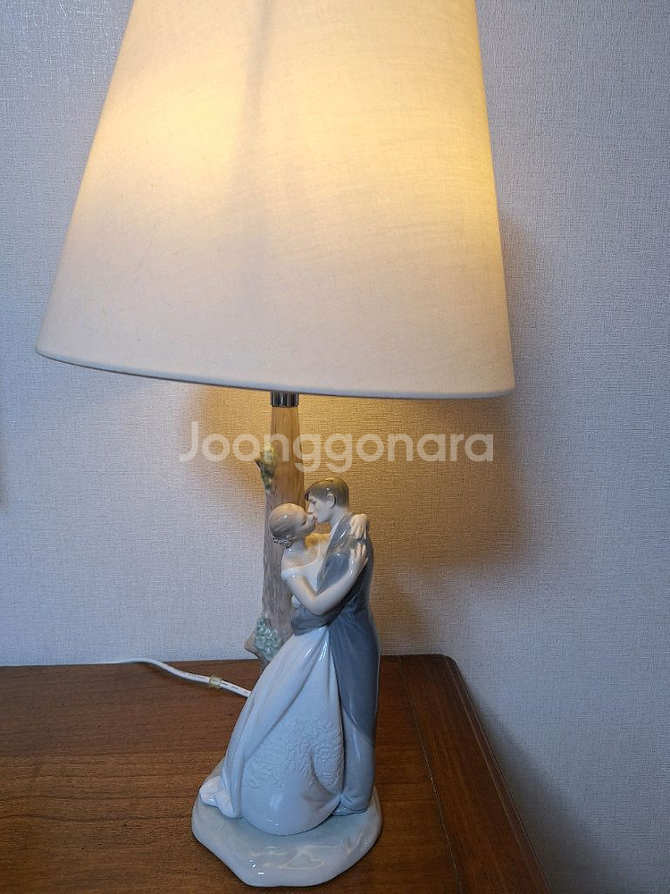 야드로 나오 영원한키스 스탠드 램프--3