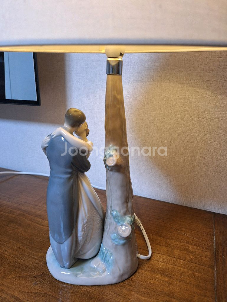 야드로 나오 영원한키스 스탠드 램프--5