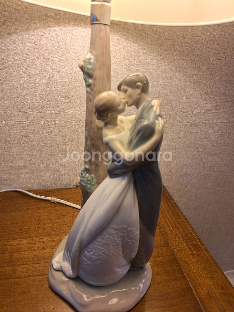 야드로 나오 영원한키스 스탠드 램프--2
