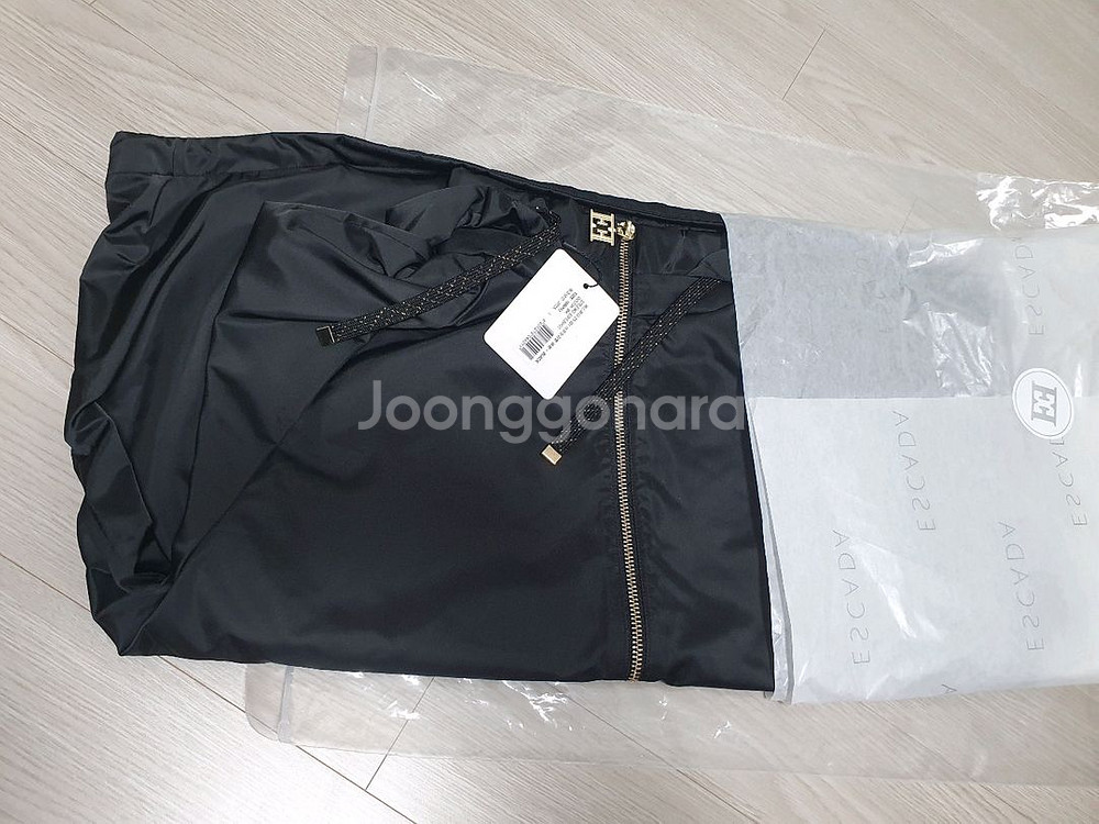 에스까다 여성 바람막이 105XL 새상품--0