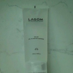 [미개봉] 라곰 셀럽 젤 투 워터 클렌저 220ml