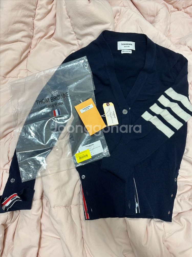 급처) 톰브라운 캐시미어 4-바 브이넥 카디건-최고급--0