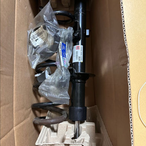 제네시스 EQ900 앞 좌우 쇼바및부속세트 팝니다.