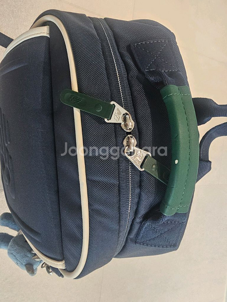 뉴발란스 책가방 판매합니다.--3