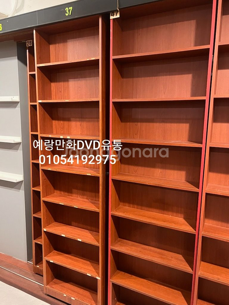 300개 만화방책장 만화카페책장 선반 다이 칸막이 진열--1