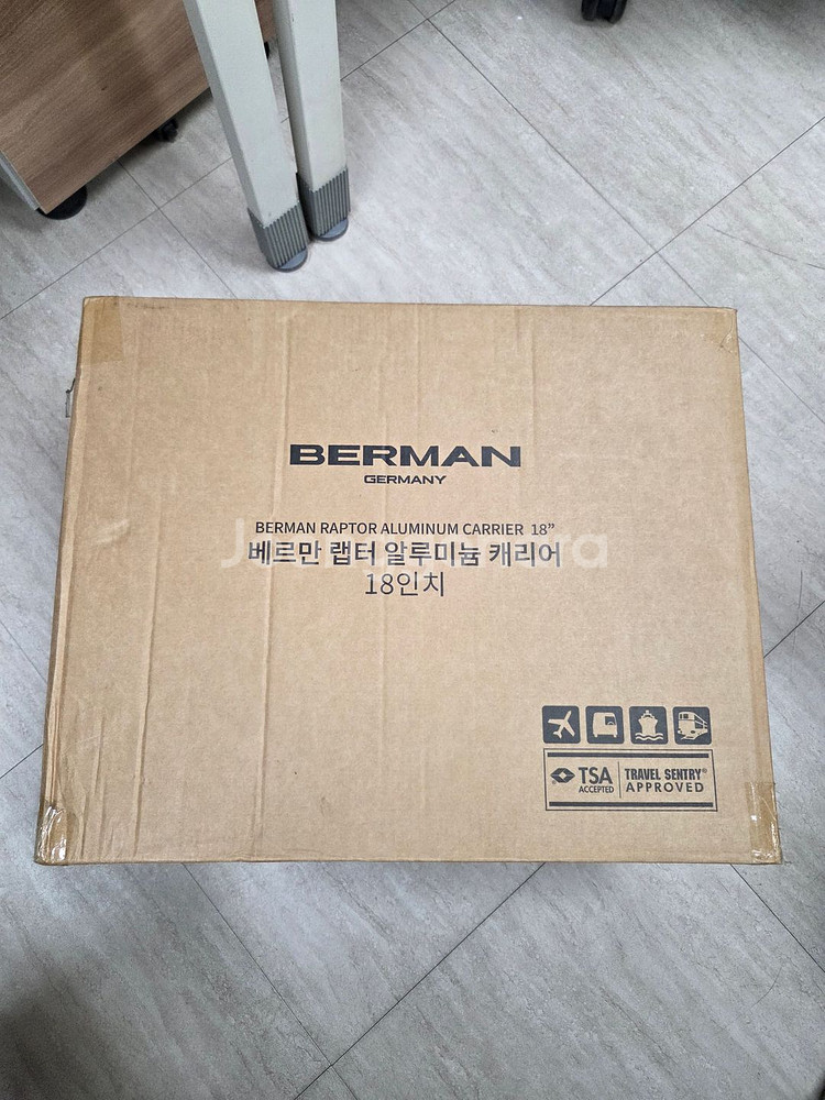 [새제품] 베르만 랩터 알루미늄 캐리어 18인치--1