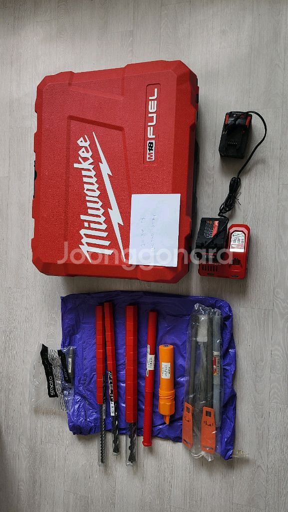 밀워키 SDS MAX 충전해머드릴 M18 FHM-902--1