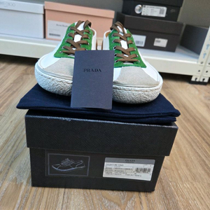 프라다 스니커즈