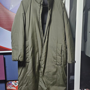 띠어리 남자 롱패딩 S(95-100)사이즈 팝니다.