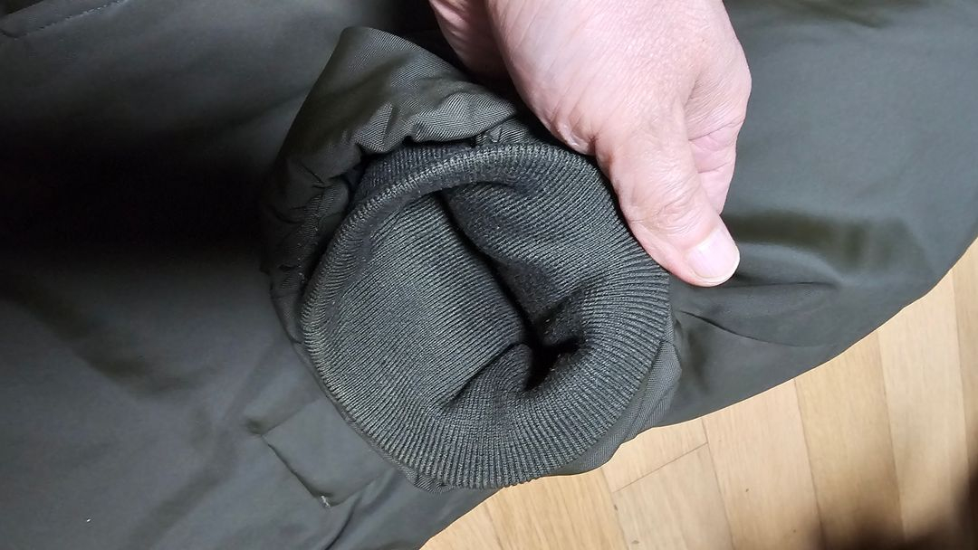 띠어리 남자 롱패딩 S(95-100)사이즈 팝니다.--5